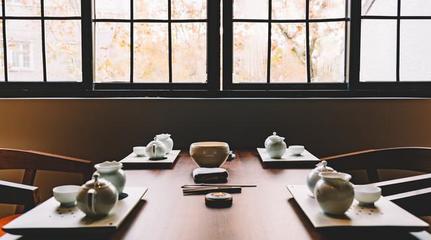 孕中堅(jiān)守 一位五月身孕茶館服務(wù)員的日常與選擇